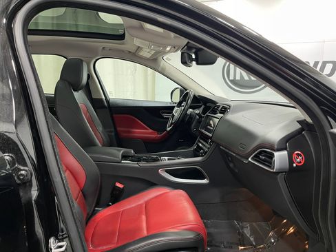 Used 2017 Jaguar F-PACE R-Sport image 31