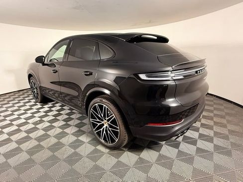 New 2025 Porsche Cayenne Coupe image 3