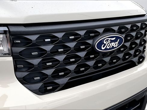 Used 2025 Ford Maverick Lariat AWD/4WD image 28
