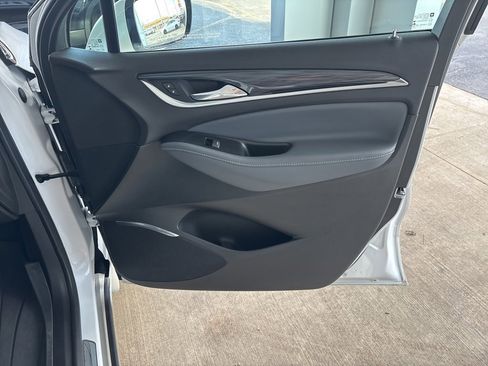 Used 2022 Buick Enclave Essence image 34