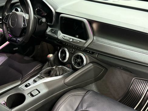 Used 2017 Chevrolet Camaro SS image 33