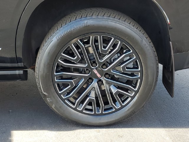 Used 2022 GMC Yukon Denali w/ Denali Premium Package AWD/4WD image 7
