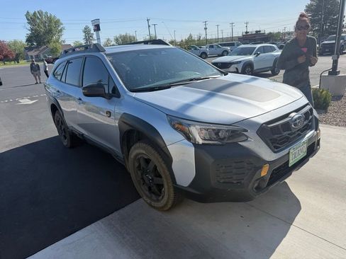 Used 2025 Subaru Outback Wilderness AWD/4WD image 3