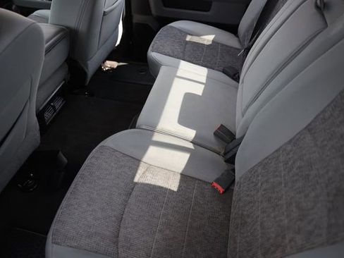 Used 2017 RAM 1500 SLT RWD image 13