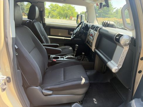 Used 2014 Toyota FJ Cruiser 4WD w/ Upgrade Package image 25