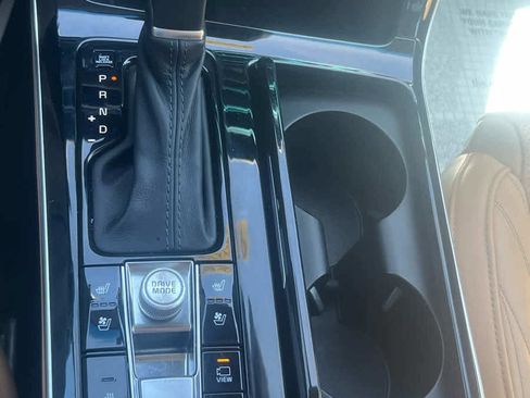 Used 2020 Kia Cadenza Limited image 24