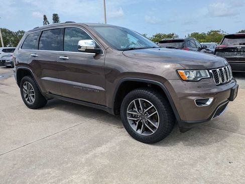 Used 2021 Jeep Grand Cherokee Limited AWD/4WD image 2