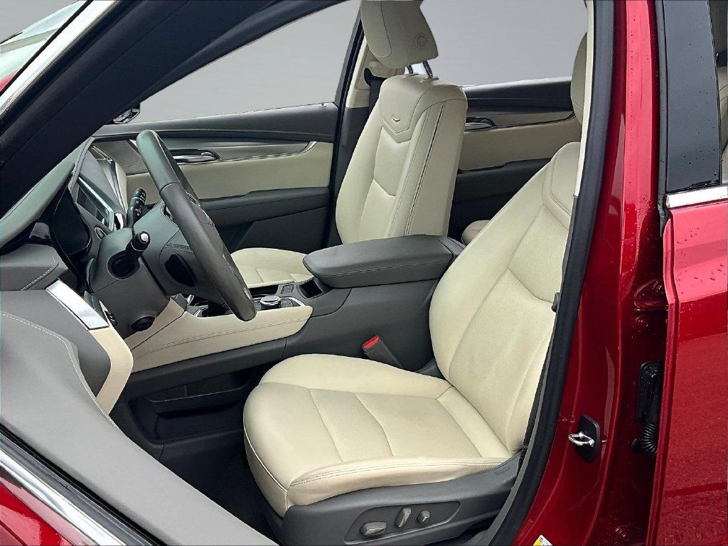 Used 2023 Cadillac XT5 Premium Luxury w/ Technology Package FWD image 23
