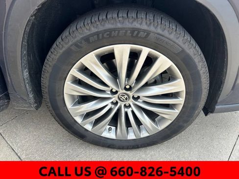 Used 2023 Toyota Highlander Platinum FWD image 7