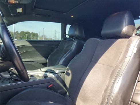 Used 2022 Dodge Challenger R/T w/ Plus Package image 9