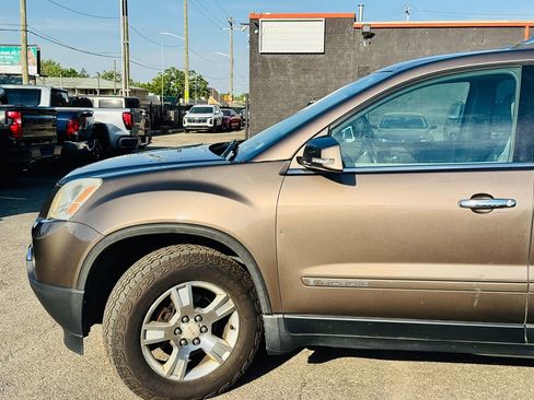 Used 2008 GMC Acadia SLT w/ Convenience Package FWD image 7