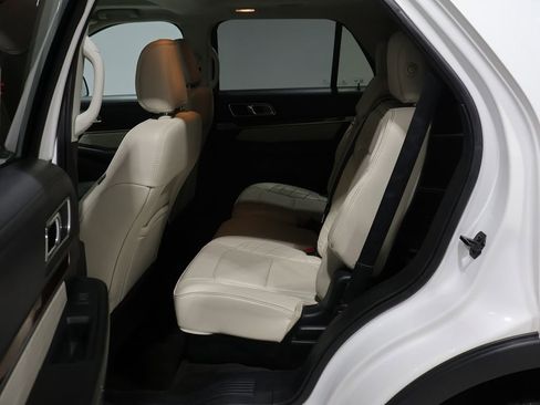 Used 2018 Ford Explorer Platinum image 19
