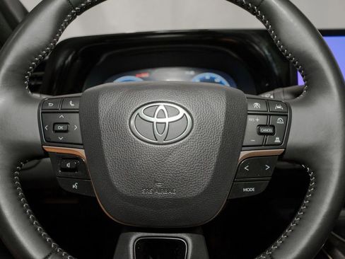 Used 2024 Toyota Crown Limited image 20