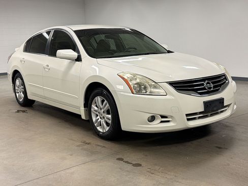 Used 2011 Nissan Altima 2.5 S w/ Special Edition Pkg FWD image 6