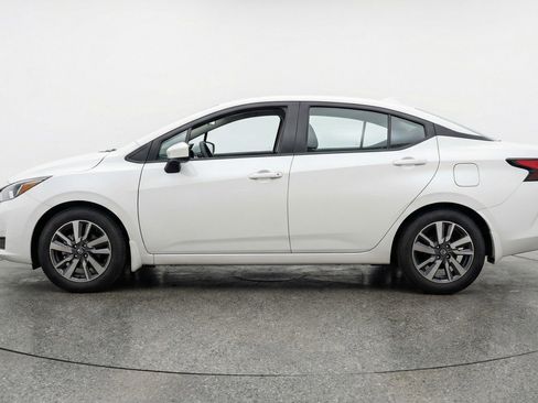 Used 2025 Nissan Versa SV image 5