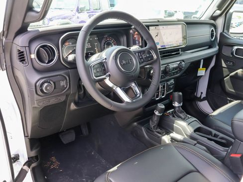 New 2026 Jeep Wrangler Unlimited Sahara AWD/4WD image 4