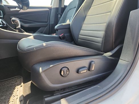 Used 2023 Volkswagen Jetta SE FWD image 24