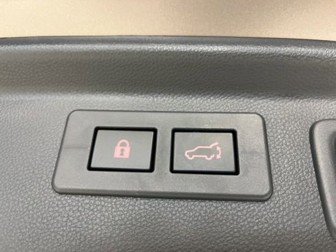 Used 2023 Subaru Forester Premium image 36