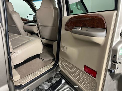 Used 2002 Ford F250 Lariat image 14