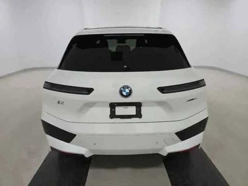 Used 2024 BMW iX xDrive50 w/ Sport Package AWD/4WD image 5