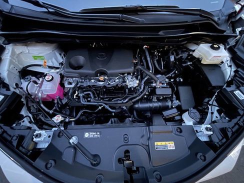 Used 2025 Toyota Sienna LE image 18