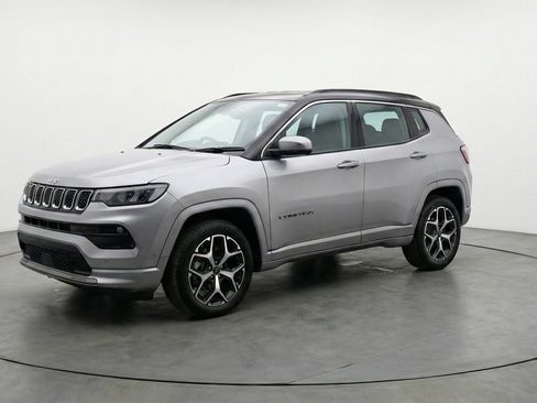 Used 2025 Jeep Compass Limited image 3