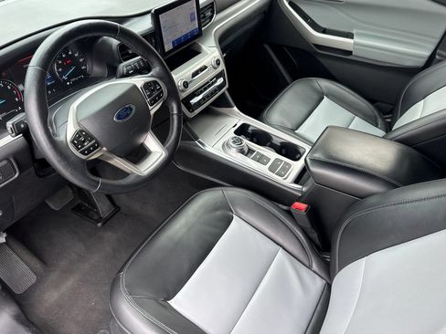 Certified 2022 Ford Explorer XLT w/ Equipment Group 202A RWD image 14
