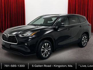 Used 2020 Toyota Highlander XLE AWD/4WD video 1
