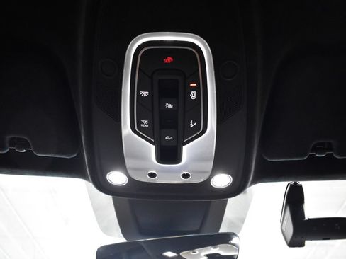 Used 2022 Lamborghini Urus AWD/4WD image 32