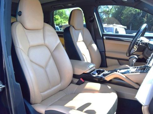Used 2016 Porsche Cayenne AWD/4WD image 30