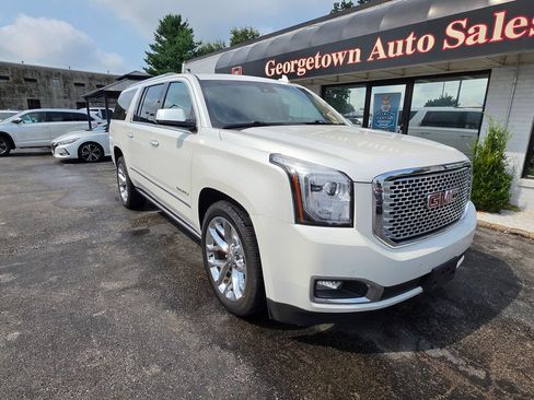 Used 2017 GMC Yukon XL Denali w/ Open Road Package AWD/4WD image 31