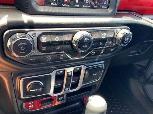 Used 2018 Jeep Wrangler Unlimited Rubicon AWD/4WD image 32