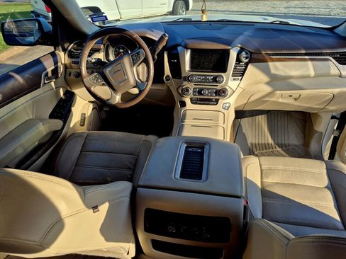Used 2018 GMC Yukon XL Denali w/ Denali Ultimate Package image 8