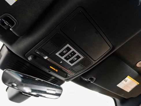 Used 2023 Land Rover Discovery S R-Dynamic image 36