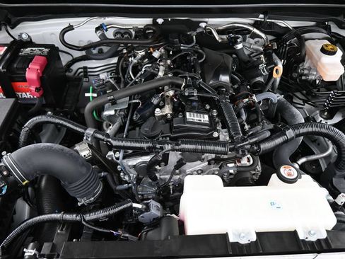 Used 2024 Toyota Tacoma SR5 AWD/4WD image 18