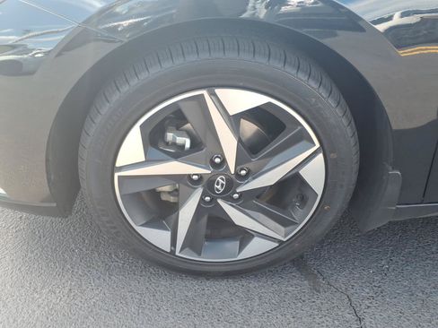 Certified 2023 Hyundai Elantra Limited FWD image 9