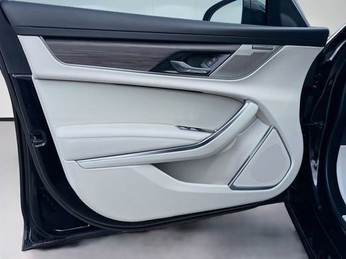 Used 2023 Jaguar XF SE image 21