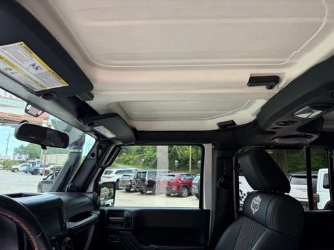 Used 2012 Jeep Wrangler Unlimited Sahara AWD/4WD image 21