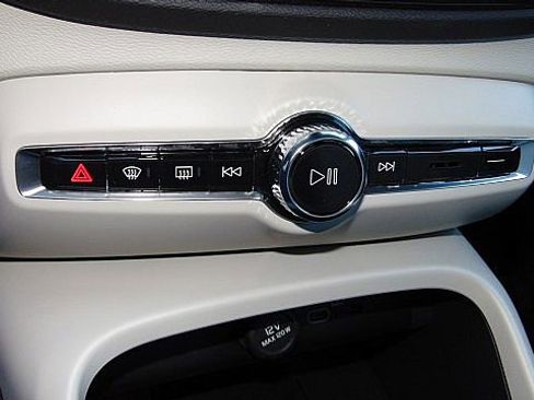 New 2026 Volvo XC40 B5 Ultra w/ Climate Package image 19