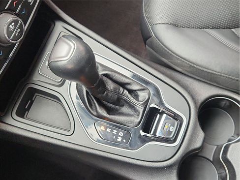 Used 2019 Jeep Cherokee Limited FWD image 15