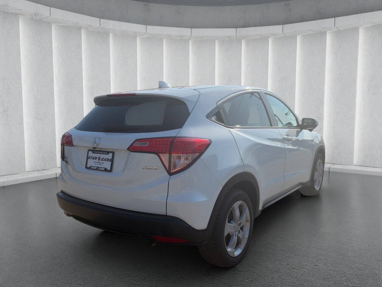Used 2017 Honda HR-V EX image 5