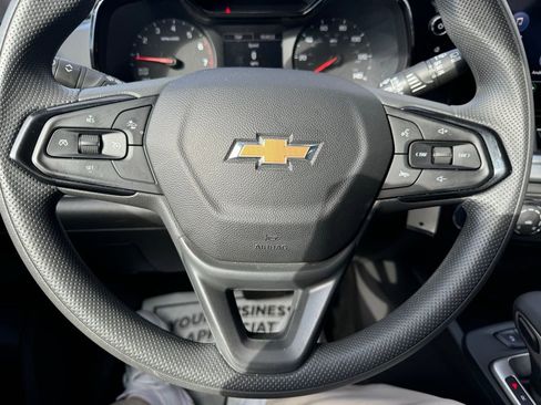 Certified 2025 Chevrolet Trax LS image 17