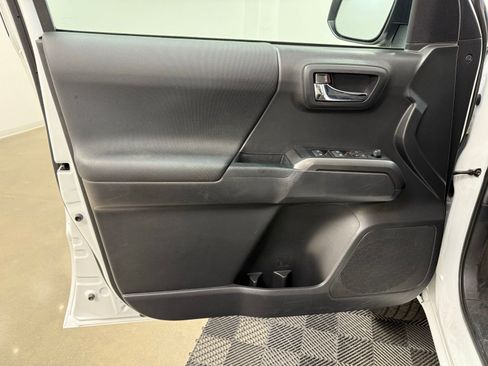 Used 2022 Toyota Tacoma TRD Off-Road image 11