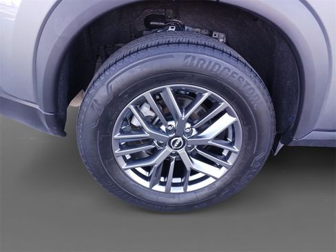 Used 2023 Nissan Rogue S image 10