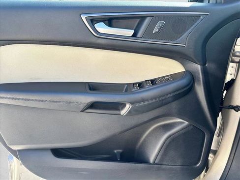 Used 2018 Ford Edge SE image 11