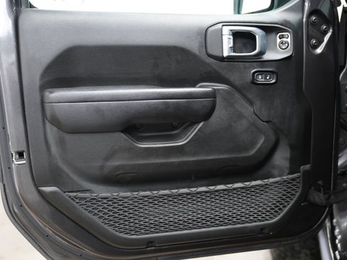 Used 2024 Jeep Wrangler Unlimited AWD/4WD image 16