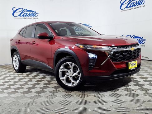 Used 2025 Chevrolet Trax LS w/ LS Convenience Package image 1