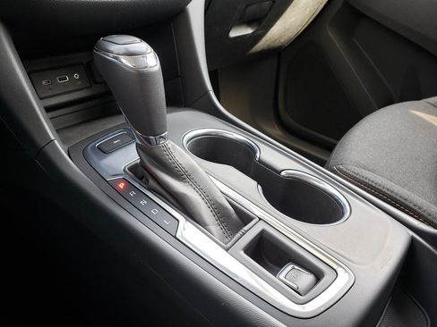 Used 2019 Chevrolet Equinox LT image 24