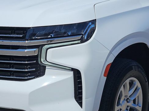 Used 2024 Chevrolet Suburban LT RWD image 10