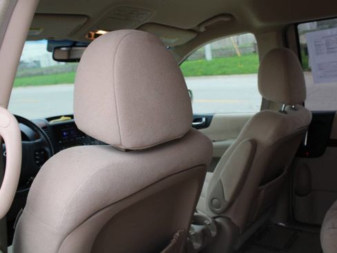 Used 2007 Hyundai Entourage GLS FWD image 17